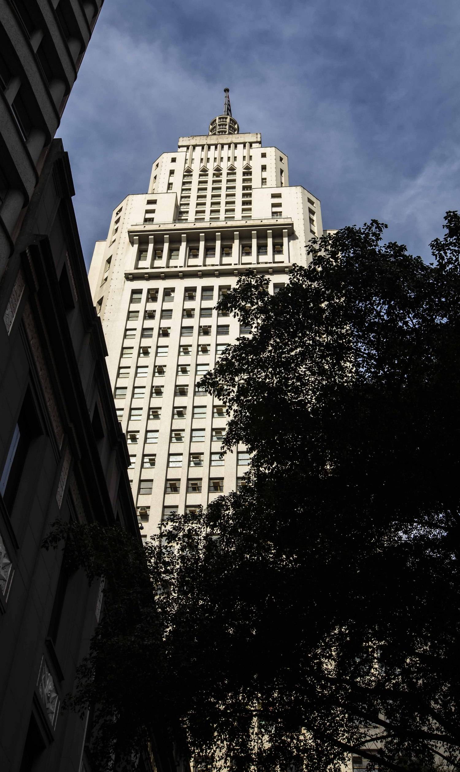 O prédio chegou a ser a maior construção de concreto armado do mundo (Edu Garcia)