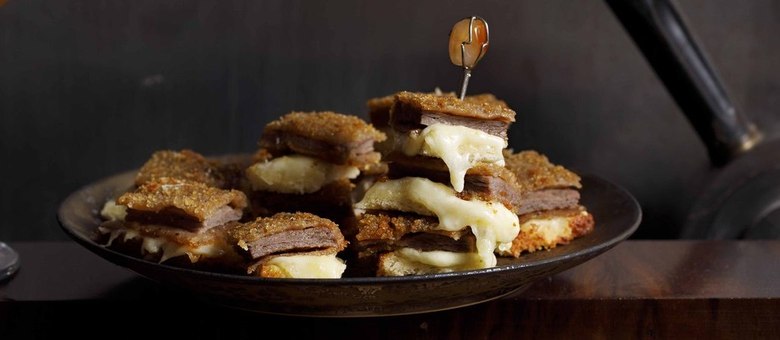 Besteira à Milanesa é um dos petiscos mais pedidos no Bar do Cofre SubAstor ( Carol Gherardi Flair)