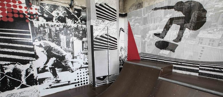 Manobras radicais diante de uma bela vista da cidade (Edu Garcia)