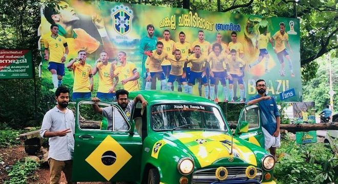 Craques brasileiros ganharam outdoors pelas ruas indianas