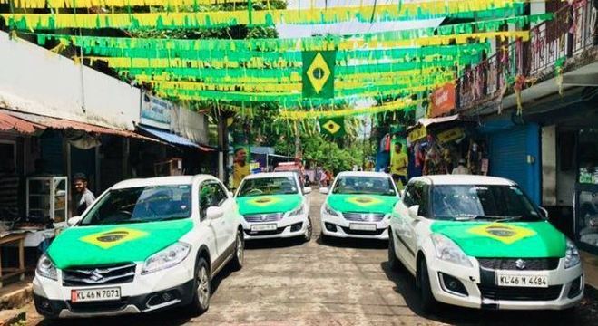 Carros e ruas ganham as cores do Brasil em Kerela, na Índia