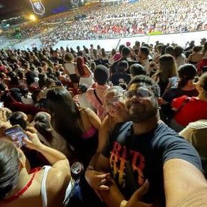 Bruno curtiu o show ao lado da amiga, Vitória