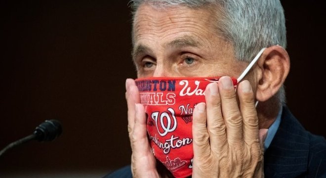 Fauci sustenta que o uso de máscaras é muito importante