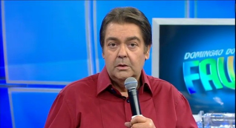 Fausto Silva não apresenta programa inédito neste domingo na Globo