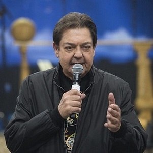 Fausto Silva se mostra abertamente para o público