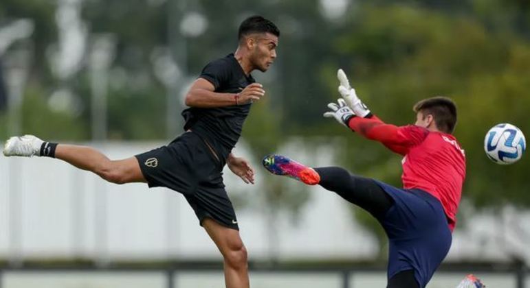 Merece? Destaques nos jogos-treino, Fausto Vera pode ser titular no Corinthians