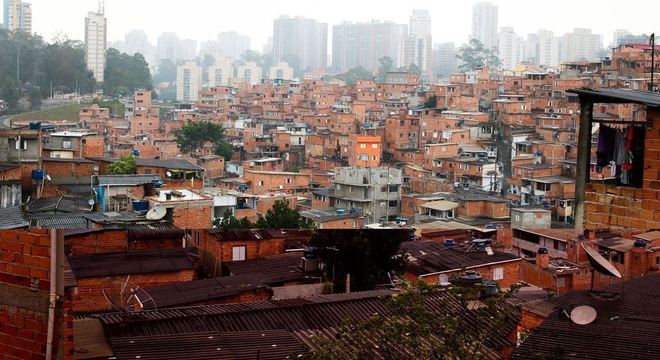 Em meio à pandemia de coronavírus, falta água para moradores de favelas