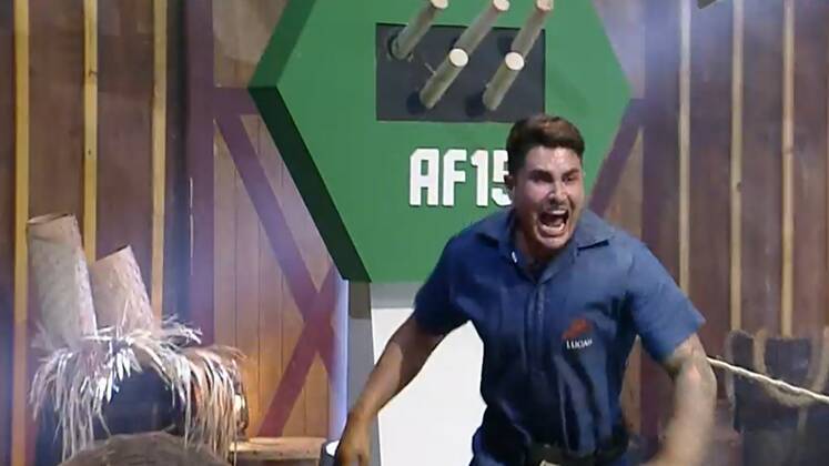 Simioni conseguiu encontrar a primeira agulha e levá-la para
o painel, mas era tarde demais. Pouco tempo depois, Lucas achou a única que lhe faltava e correu, já em comemoração, para finalizar a prova