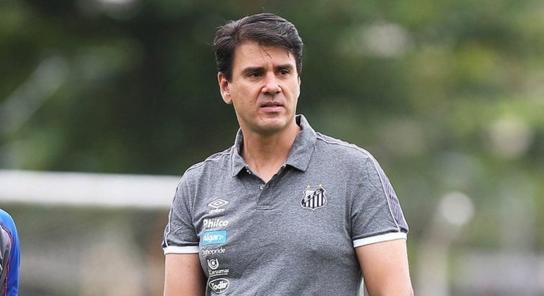 FECHADO - A direção santista, liderada por Andres Rueda, decidiu demitir Jorge Andrade, então de gerente de futebol do Peixe. Os resultados ruins e a presença do clube na zona de rebaixamento pesaram na decisão.
