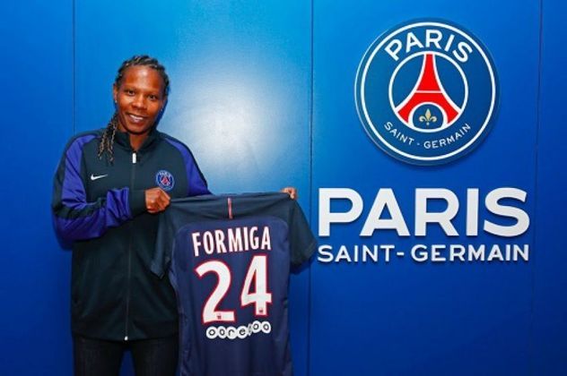 FECHADO - A diretoria do PSG divulgou nesta terça-feira, que a volante brasileira Formiga teve o seu contrato prorrogado por mais um ano. A veterana jogadora, de 42 anos, está no clube francês desde 2017.