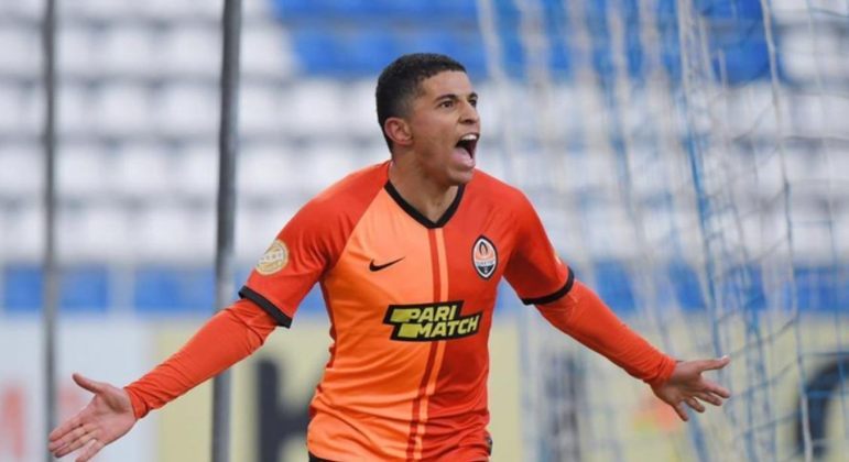 FECHADO - A Fiorentina anunciou a contratação do lateral-direito Dodô, de 23 anos. O jogador brasileiro, que atuava no Shakhtar Donetsk, assinou contrato de cinco temporadas com a Viola, até junho de 2027.