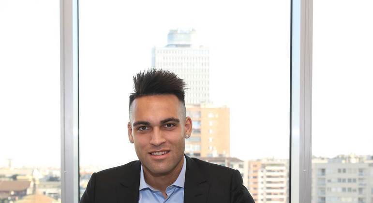 FECHADO - A Inter de Milão anunciou a renovação do contrato de Lautaro Martínez até junho de 2026. Considerado a grande estrela da equipe desde a temporada passada, a sua renovação era prioridade dos italianos para o futuro da equipe.