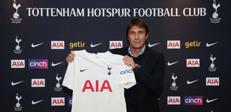FECHADO - Antonio Conte foi anunciado como novo técnico do Tottenham, com quem assinou contrato até 2023. Segundo a imprensa inglesa, o comandante, que chega para substituir o português Nuno Espirito Santo, irá receber um salário de aproximadamente 13 milhões de libras (R$ 100,7 milhões) por temporada.