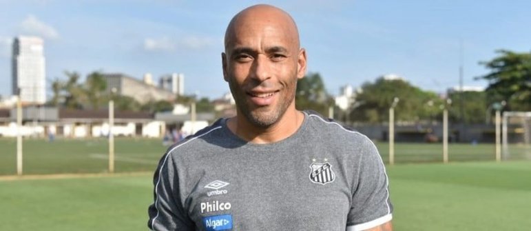 FECHADO - Após deixar o Santos em julho de 2021, o técnico Edinho, filho do Rei Pelé, tem um novo clube. O ex-goleiro santista aceitou a proposta do Londrina, do Paraná, e será o treinador da equipe sub-19 do Tubarão.
