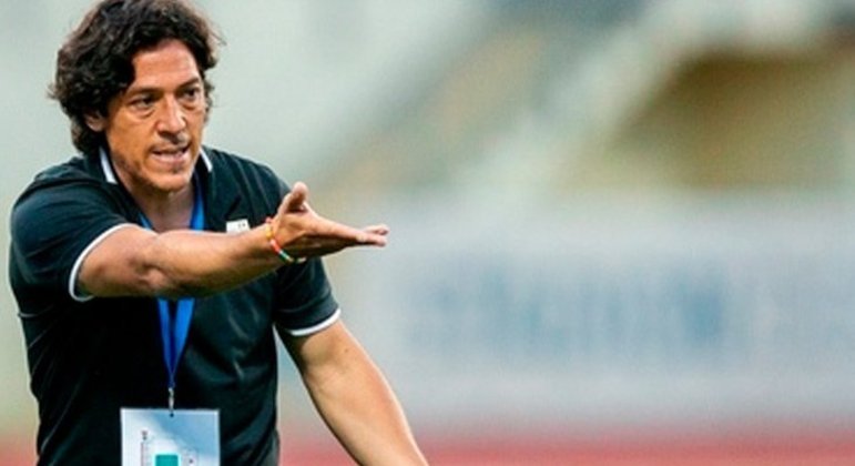 FECHADO - Após encerrar sua carreira como jogador, o ítalo-argentino Mauro Camoranesi, campeão do mundo com a Itália em 2006, se arriscou na vida de técnico e agora desembarca no Deportivo Cuenca.