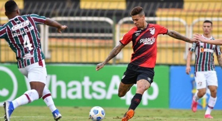 FECHADO - Após o Athletico-PR comunicar seu desligamento em nota oficial, foi a vez de Richard, devolvido ao Corinthians, dar sua versão sobre o assunto. Segundo o volante, não houve ato de indisciplina, segundo informou o clube paranaense. Por parte do Timão, que ainda não se manifestou oficialmente, a insatisfação foi grande, algo que, inclusive, foi utilizado no texto divulgado pelo atleta.