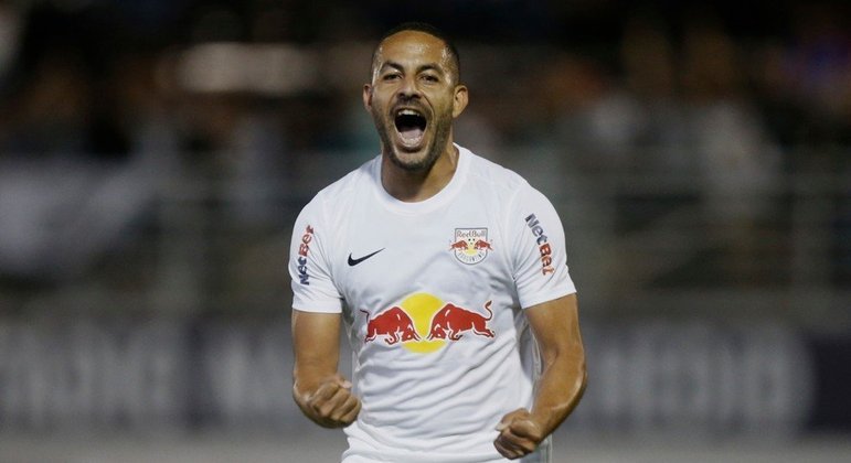 FECHADO - Artilheiro do Bragantino no Campeonato Brasileiro com nove gols, o atacante Ytalo renovou o seu contrato com o clube paulista até 2023. O acordo foi sacramentado e anunciado nesta quarta-feira. Assim que fechou o negócio, o Massa Bruta oficializou a permanência do ídolo.