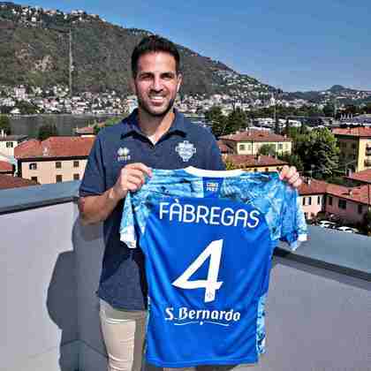 FECHADO - Cesc Fàbregas foi anunciado pelo Como Football, modesto clube da segunda divisão italiana. Desde a sua saída do Monaco, o meio-campista estava livre no mercado.