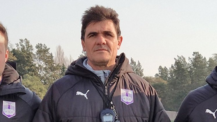 FECHADO - Com problemas extra-campo, o Defensor Sporting, do Uruguai, clube conhecido por revelar Arrascaeta, confirmou a demissão do treinador Leonel Rocco, além da saída de outros nove atletas do elenco.