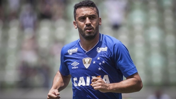 FECHADO – Cruzeiro e o lateral-direito Edilson entraram em um acordo e o contrato do jogador foi oficialmente rescindido após a dispensa no início de junho. O acordo do atleta com a Raposa iria até dezembro deste ano e o fim do vínculo já apareceu no BID.
