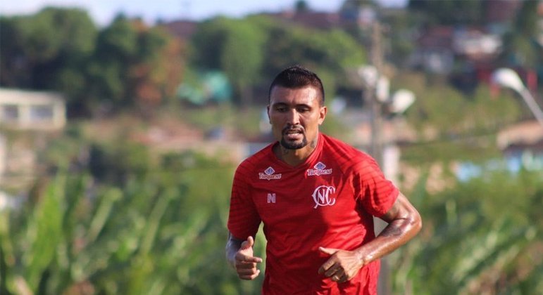 FECHADO - Fora de combate por conta de uma lesão no joelho, o atacante Kieza sacramentou a renovação do seu contrato junto ao Timbu. De acordo com o ge e confirmado pela reportagem, o novo acordo será válido por uma temporada e os dois lados trabalharam firme para que isso acontecesse.