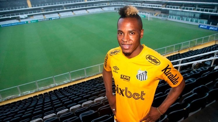 FECHADO - Jhojan Julio foi anunciado nas redes socias do Santos, nesta última quinta-feira. O jogador foi emprestado pela LDU até o meio de 2023.