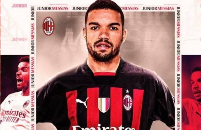 FECHADO - Junior Messias foi comprado em definitivo pelo Milan. O atleta, que era do Crotone, conseguiu se destacar na equipe de Milão e assinou contrato com o time até julho de 2024.