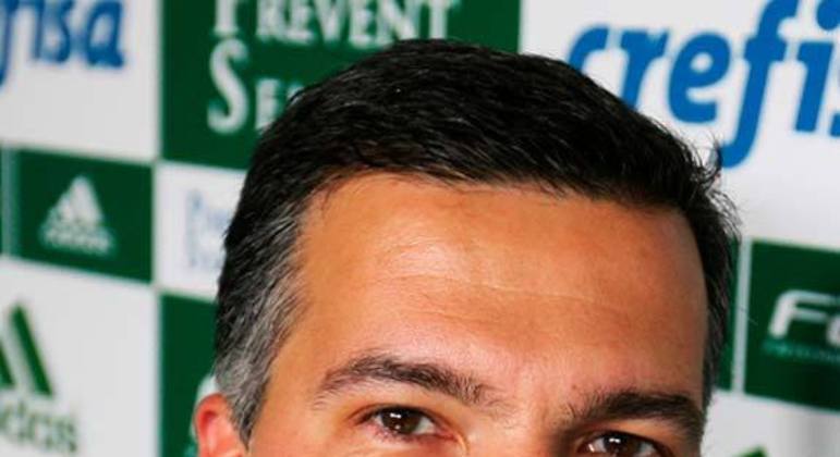 FECHADO - Leila Pereira assume a presidência do Palmeiras no dia 15 de dezembro, porém o processo de reestruturação no clube está em andamento e Roberto Trinas, diretor de marketing, deixou o cargo.