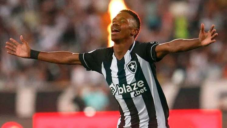 FECHADO - Lyon-FRA e Botafogo chegaram a um acordo pelo empréstimo do atacante Jeffinho, de 23 anos. O acerto entre os clubes prevê ainda a opção de compra pelo time francês, que também pertence a John Textor. 