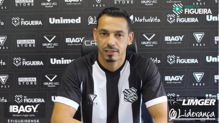 FECHADO - Mais dois jogadores encerraram seus respectivos vínculos com o Figueirense na última quinta-feira (23), sendo peças as quais o clube não conta pensando no planejamento para a temporada 2022: o meio-campista João Paulo e o atacante Roberto. 