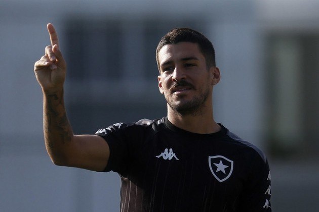 FECHADO - Marcinho não é mais jogador do Botafogo. O atacante foi anunciado como reforço do Vitória até o fim da Série B do Brasileirão na noite de quarta-feira. O jogador, que tem contrato com o Alvinegro até dezembro de 2022, terminará o Brasileiro por outra equipe.