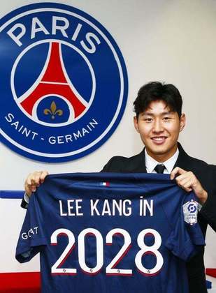 FECHADO – Na manhã deste sábado, o Paris Saint-Germain anunciou a contratação do meia Lee Kang-In, que estava no Mallorca. O sul-coreano assinou com a equipe francesa até junho de 2028.