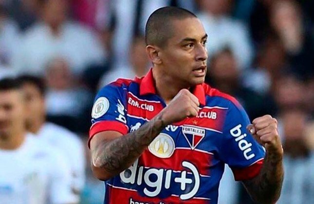 FECHADO! - O América-MG anunciou a contratação do experiência atacante Wellington Paulista. O jogador chega para se juntar ao elenco do Coelho na disputa da Libertadores nesta temporada.