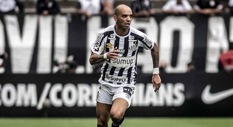 FECHADO - O atacante Diego Tardelli não terá seu contrato renovado com o Santos. O jogador chegou ao Peixe em agosto de 2021, realizou 13 jogos pelo Peixe, sendo 1 pela Copa do Brasil e 12 pelo Campeonato Brasileiro. Ao todo são 613 minutos, além de 1 gol pela camisa.