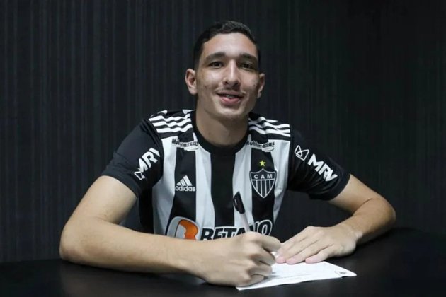FECHADO - O Atlético Mineiro confirmou a contratação por empréstimo do zagueiro Paulinho, do Boston City de Manhuaçu-MG. O jogador de 18 anos chega ao Galo por dois anos e com opção de compra ao término do contrato.