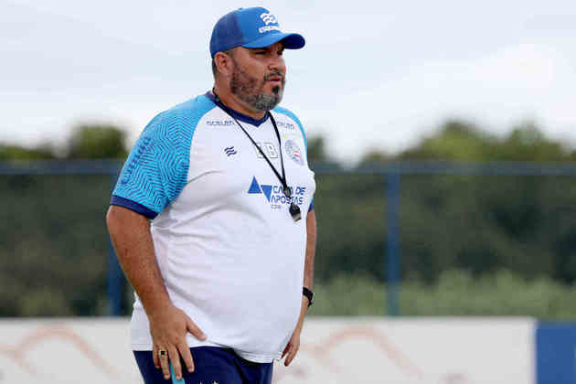 FECHADO - O Bahia oficializou a saída do técnico Eduardo Barroca. O técnico deixa o clube depois de apenas dois meses no comando. Ele comandou seis jogos e conseguiu o acesso à Série A.