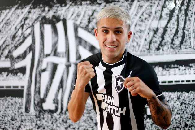 FECHADO - O Botafogo anunciou a contratação de Diego Hernández, de 22 anos. O meia-atacante pertencia ao Montevideo Wanderers (URU) e foi adquirido pelo Glorioso por 2,2 milhões de dólares (R$ 11,1 milhões). O contrato do jogador no clube alvinegro será válido até dezembro de 2026.