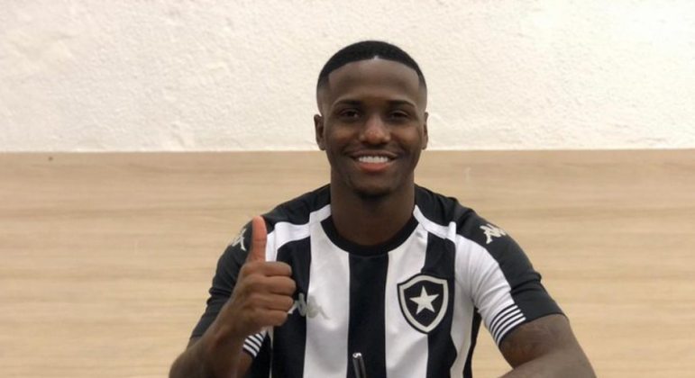 FECHADO - O Botafogo resolveu buscar um rosto conhecido para tentar solucionar as dores de cabeça na lateral-esquerda. Na manhã deste sábado, o Alvinegro anunciou a contratação de Jonathan, que chega junto ao Almería-ESP por empréstimo de um ano.