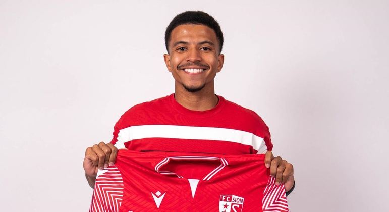 FECHADO - O brasileiro Marquinhos Cipriano estipulou as metas que pretende bater com a camisa do Sion-SUI. O jogador tem 22 anos e está por emprestado pelo Shakhtar Donetsk até o final da temporada. O jogador contou que um dos objetivos é ter mais minutos em campo. Após buscar referências sobre a nova casa, o jogador mostrou empolgação com o novo desafio.