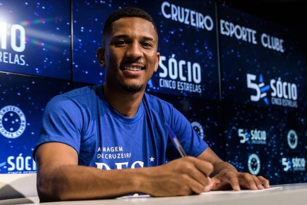 FECHADO - O Cabuloso também anunciou o atacante Matheus Davó, que tinha vínculo com o Corinthians e  disputou a última Série B do Brasileiro pelo Bahia. Davó vem em  definitivo para a Raposa e tem contrato válido até o fim de 2025.