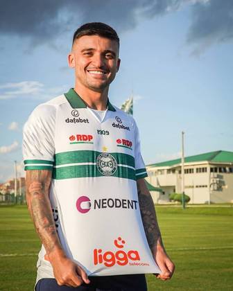 FECHADO - O Coritiba anunciou a chegada do lateral-esquerdo Victor Luis em acordo que tem validade até dezembro de 2024. O jogador foi contratado sem custos após o término de seu acordo com o Palmeiras.