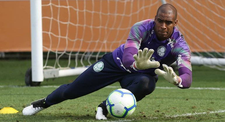 FECHADO! - O Cruzeiro anunciou a contratação de Jailson, ex-Palmeiras. O goleiro de 40 anos não renovou o contrato com o Alviverde e estava livre no mercado