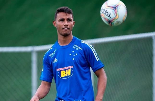 FECHADO - O Cruzeiro encaminhou o empréstimo do atacante Welinton, de 21 anos, para o Brasil de Pelotas-RS. O jogador disputou o Campeonato Paulista pela Inter de Limeira e agora vai jogar a Série B pelo time gaúcho.