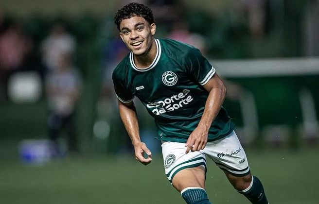 FECHADO - O Goiás comunicou a venda do meia Kauan ao Fortaleza. Segundo o anúncio, o Esmeraldino permanecerá com parte dos direitos do jogador de 18 anos e também receberá uma quantia financeira, que não foi revelada.