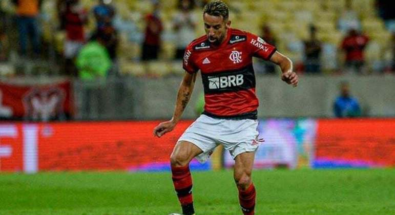 Ex-Flamengo, lateral direito Mauricio Isla deixa a Universidad Católica