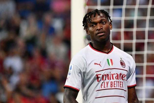 FECHADO – O Milan renovou o contrato do atacante Rafael Leão até junho de 2028, com uma cláusula de rescisão de 175 milhões de euros (R$ 936 milhões). As informações foram divulgadas pelo jornalista Fabrizio Romano.