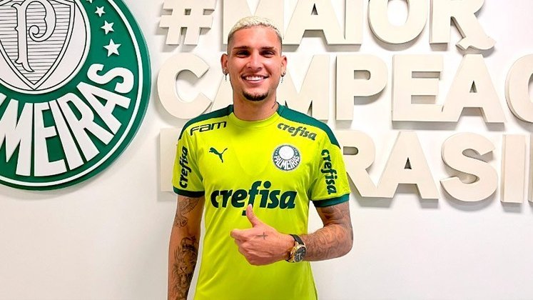 FECHADO! - O Palmeiras anunciou a chegada do atacante Rafael Navarro, de 21 anos, que foi destaque do Botafogo na última Série B.  O contrato do jogador, que é o primeiro centroavante contratado na 