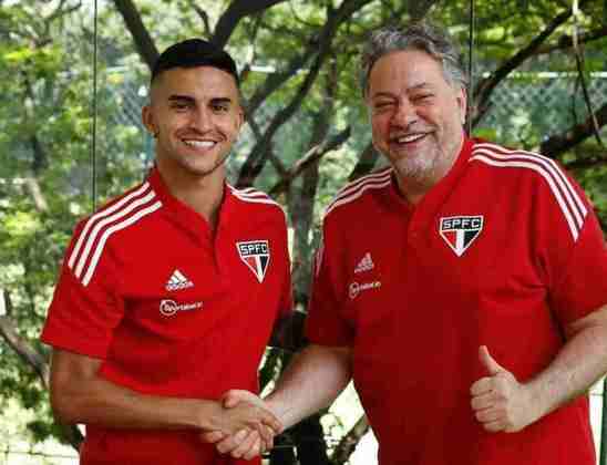 FECHADO - O São Paulo anunciou a renovação de contrato do meio-campista Rodrigo Nestor até 2027. O antigo vínculo do volante tinha duração até o fim de 2024. 