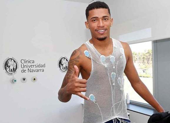 FECHADO - O São Paulo está muito próximo de anunciar o meia-atacante Marcos Paulo, cria do Fluminense, que estava no Mirandés, da Espanha. O LANCE! apurou que o jogador chega por empréstimo de um ano, com opção de compra fixada. 