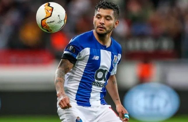 FECHADO! O Sevilla acertou a contratação do ponta Jesús Corona, de 29 anos, que estava no Porto, de Portugal. A negociação girou em torno de 5 milhões de euros.